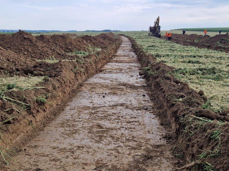 Zahájení zemních prácí pro záchranný archeologický výzkum na Pražském okruhu. Foto: Zdopravy.cz / Jan Nevyhoštěný