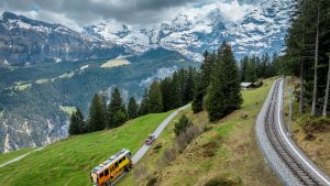 Přeprava nové jednotky pro trať Grütschalp - Mürren. Foto: Jungfraubahn