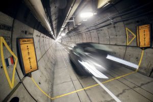 Prostřední servisní tunel pod Lamanšským průlivem využívají obslužná vozidla. Foto: Jaguar