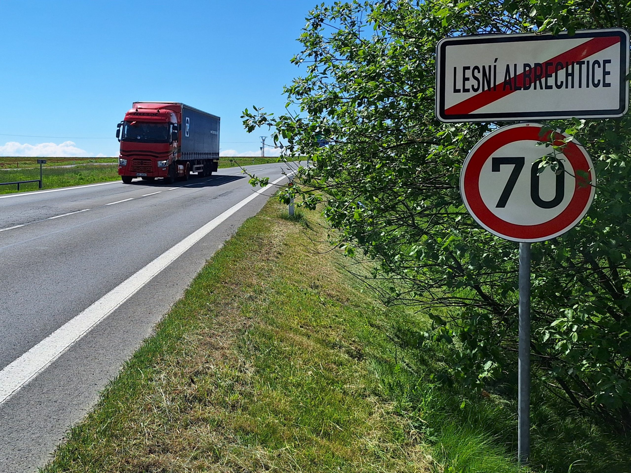 Silnice I/57 u Lesních Albrechtic. Zdroj: ŘSD