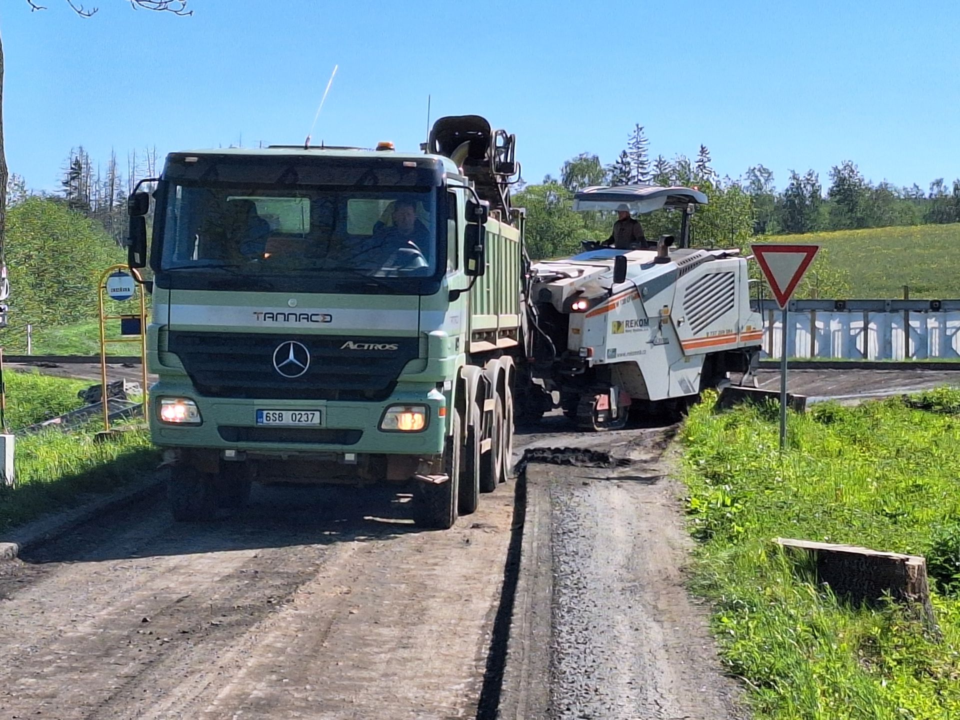 Práce na výměně mostu u obce Kámen na I/38. Pramen: ŘSD