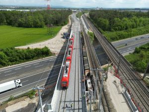 Zatěžovací zkouška na novém mostě přes dálnici A25 u města Wels. Foto: ÖBB