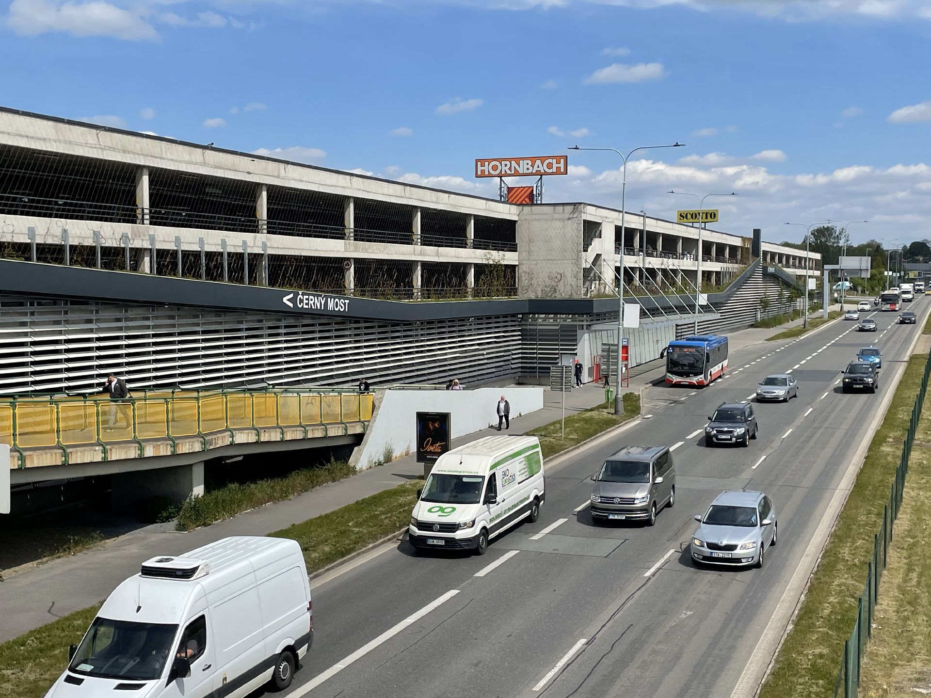 Chlumecká ulice a P+R parkoviště Černý Most. Foto: Jan Sůra / Zdopravy.cz