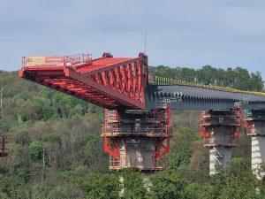 Most Gottleaubatalbrücke v saské Pirně před osmým výsuvem. Foto: Zdopravy.cz / Jan Nevyhoštěný