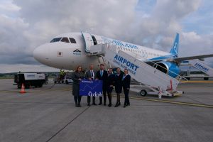 První Airbus A320 na letišti v Českých Budějovicích. Pramen: Čedok