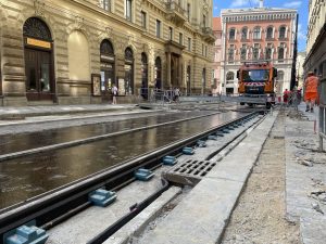 Rekonstrukce tramvajové trati v Dlážděné ulici je ve finále. Autor: Zdopravy.cz/Jan Šindelář