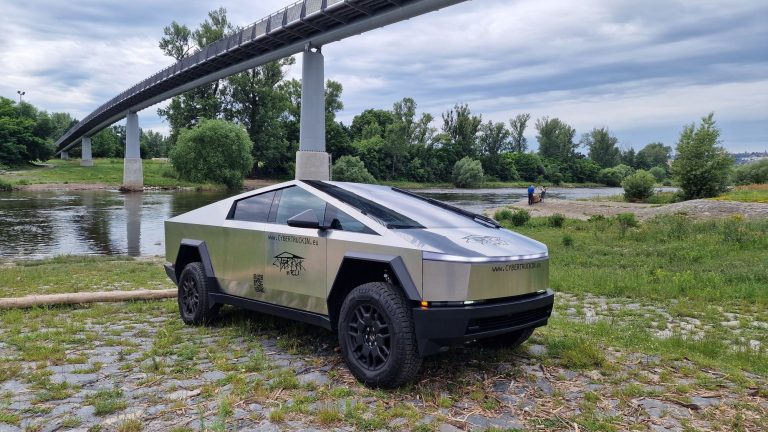 První Tesla Cybertruck s českou registrací. Foto: Cybertruck.cz