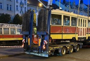Stěhování historické tramvaje z Václavského náměstí. Foto: Giancarlo Lamberti