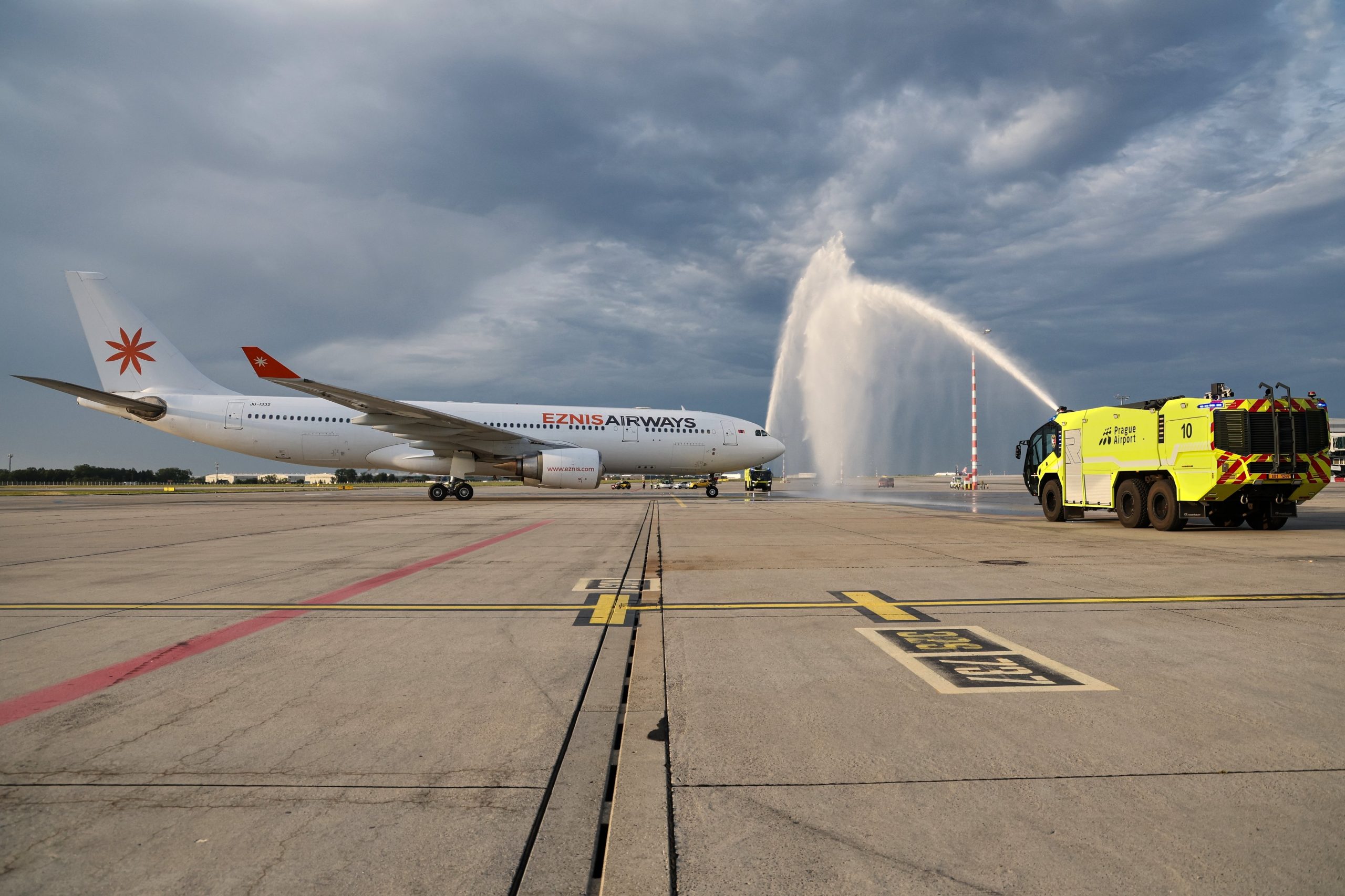 Přivítání EZNIS Airways v Praze. Zdroj: Letiště Praha