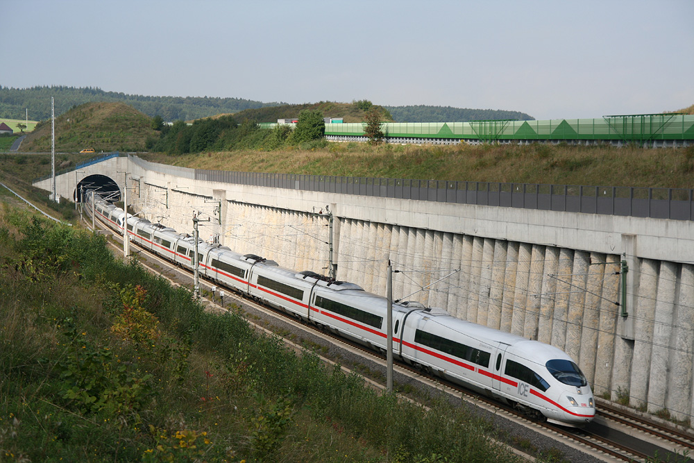 Rychlovlak ICE na trati Kolín nad Rýnem - Frankfurt nad Mohanem. Foto: S. Terfloth (Sese Ingolstadt at German Wikipedia)/Wikimedia Commons