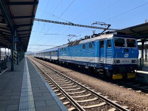 Lokomotiva řady 362 ČD na přerovském nádraží. Foto: Zdopravy.cz / Vojtěch Očadlý