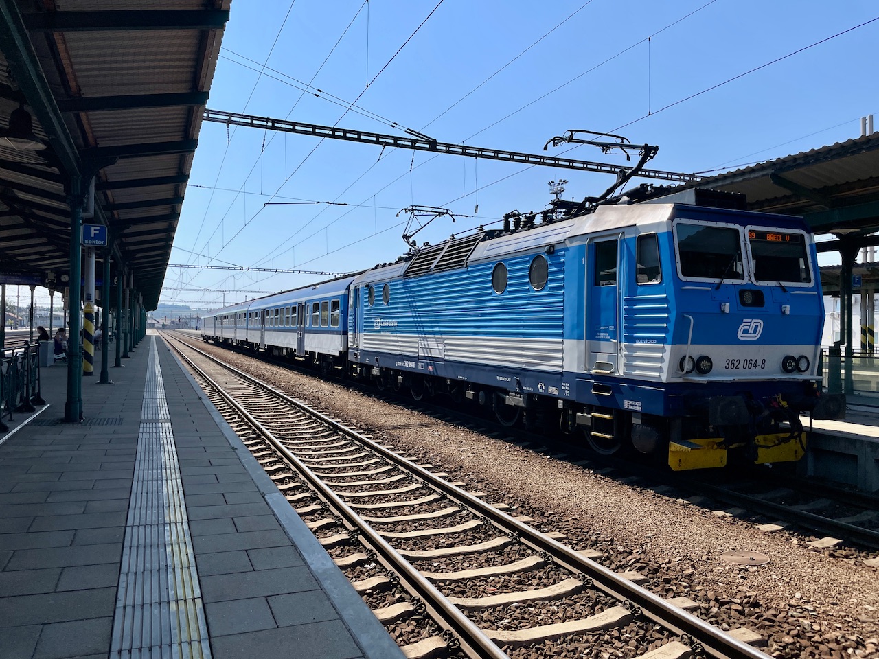 Lokomotiva řady 362 ČD na přerovském nádraží. Foto: Zdopravy.cz / Vojtěch Očadlý