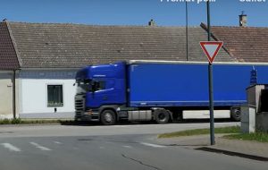 Kamion na I/24, Lomnice nad Lužnicí. Pramen: ŘSD