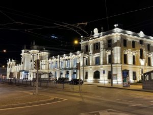 Testování venkovního nasvícení nádraží v Českých Budějovicích. Autor: Martin Stašek/Metrostav