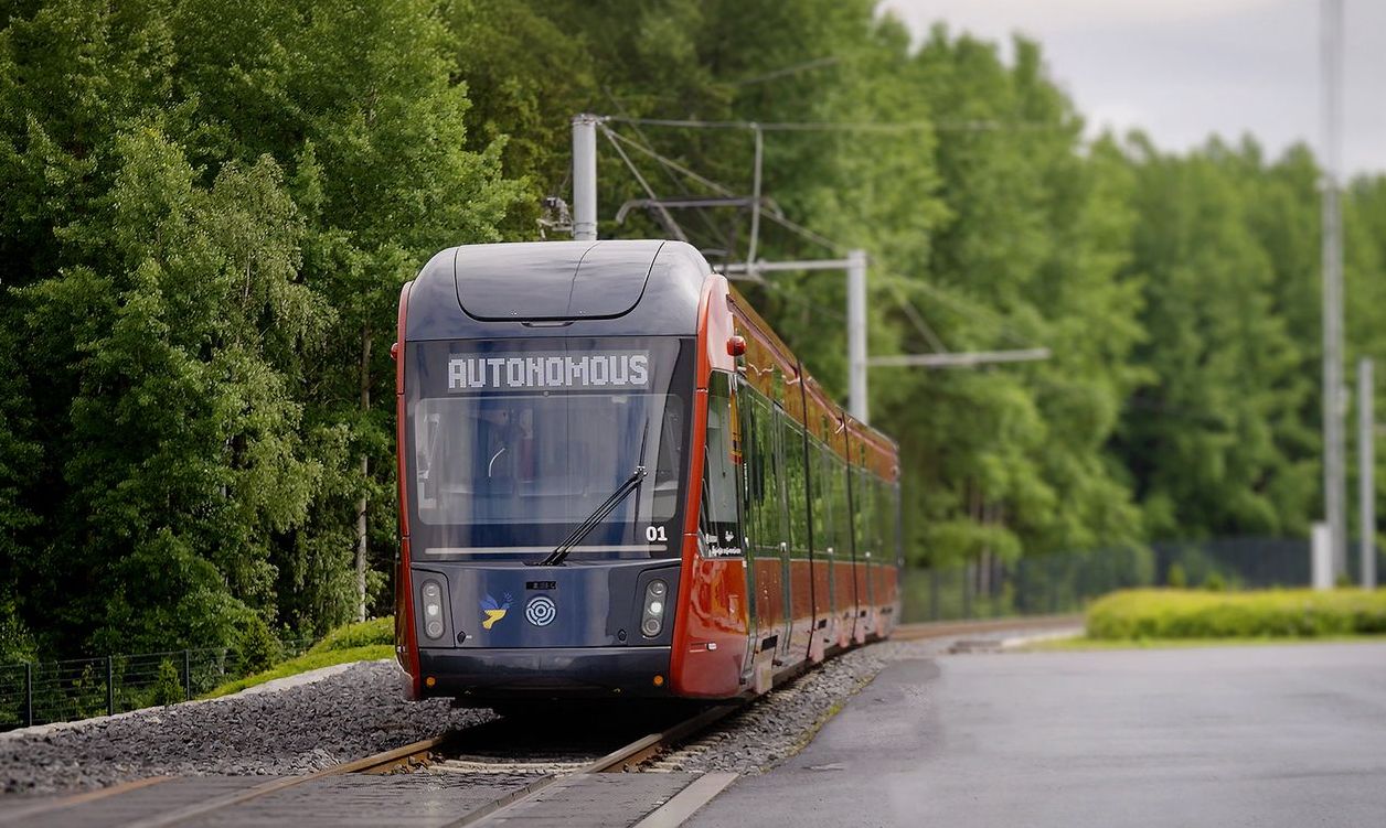 Testování autonomního vedení tramvaje Škoda Smart Artic X34 ve vozovně v Tampere. Pramen: Škoda Group
