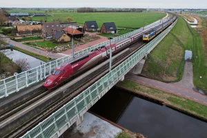 Vysokorychlostní vlak v Nizozemsku v oblasti Groene Hart. Foto: ProRail