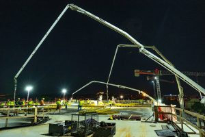 Poslední betonáž střechy nádraží Praha-Bubny. Foto: Metrostav