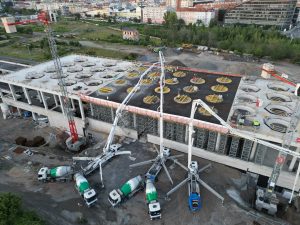 Poslední betonáž střechy nádraží Praha-Bubny. Foto: Metrostav