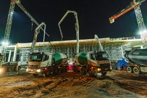 Poslední betonáž střechy nádraží Praha-Bubny. Foto: Metrostav