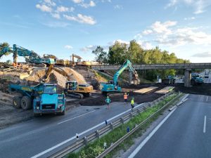 Demolice železničního mostu přes D10. Foto: Pavel Švestka s.r.o.