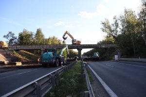 Demolice železničního mostu přes D10. Foto: Pavel Švestka s.r.o.