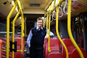 Nový provozní ředitel DPP Jan Barchánek je i aktivní řidič autobusu. Foto: DPP