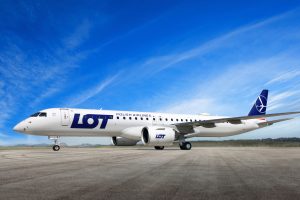 Embraer E195-E2 v barvách LOT Polish Airlines.
Zdroj: Embraer