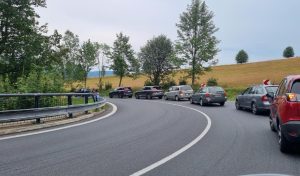 Kolona na silnici I/13 z Liberce do Frýdlantu. Foto: PČR