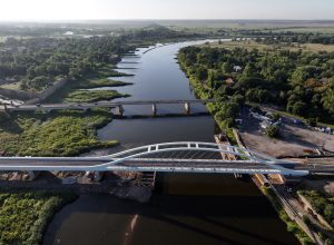 Nový železniční most přes Odru mezi městy Küstrin-Kietz a polským Kostrzynem. Foto: Deutsche Bahn