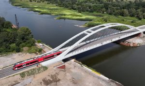 Nový železniční most přes Odru mezi městy Küstrin-Kietz a polským Kostrzynem. Foto: Deutsche Bahn