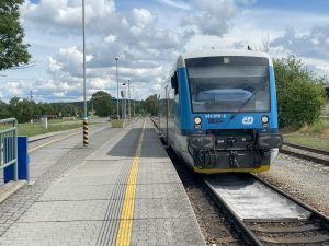 Motorový vůz Stadler RS1 (řada 841) ve Slavonicích. Foto: Jan Sůra / Zdopravy.cz