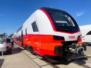 Stadler KISS v provedení pro dálkovou dopravu rakouských drah ÖBB. Foto: Jan Sůra / Zdopravy.cz