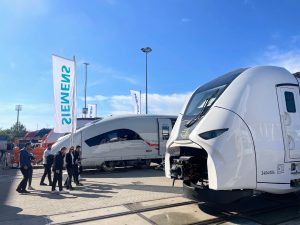 Jednotky Siemens Mireo a Siemens Velaro. Foto: Jan Sůra / Zdopravy.cz