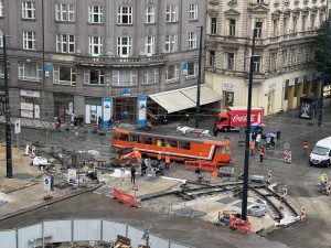 Měřící vůz DPP na zrekonstruované trati přes Václavské náměstí. Foto: DPP Dominika Brabcová a Dan Šabík