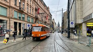 Měřící vůz DPP na zrekonstruované trati přes Václavské náměstí. Foto: DPP Dominika Brabcová a Dan Šabík