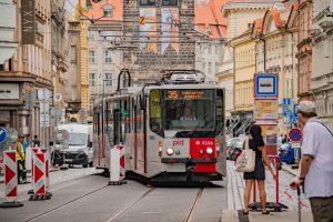 Výluková linka 35 v dočasné zastávce v Jindřišské ulici. Foto: PID