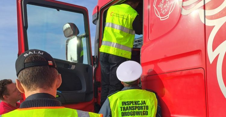 Centrum služeb pro silniční dopravu při kontrole s polskými kolegy. Foto: CSPSD