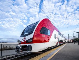 Nové jednotky Stadler KISS pro Caltrain. Foto: Caltrain