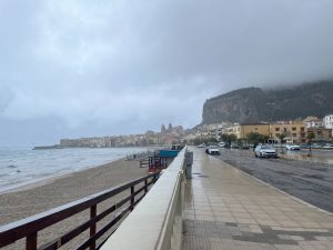 Cefalu - pohled na pláž