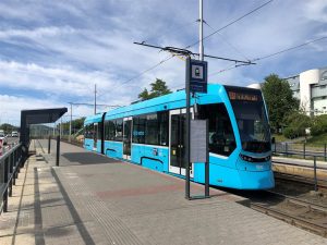 Tramvajová zastávka Václava Jiřikovského v Ostravě. Zdroj: DPO