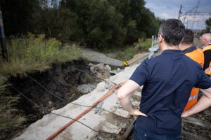 Poškození trati u stanice Kłodzko Glowny. Foto: Ministerstvo infrastruktury