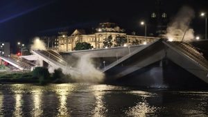 Demoliční práce na zbytcích tramvajovém mostu Carolabrücke v Drážďanech. Foto: Die Sachsen