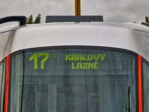 Pražské tramvaje a různé typy transparentů se zastávkami. Foto: Anlex