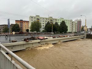 Povodněmi poškozený most v Opavě. Foto: ŘSD