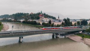 Nová čtyřvozová jednotka CityJet Desiro ML Foto: 
ÖBB