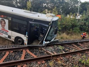 Nehoda autobusu v Karlových Varech 19. 9. 2024. Pramen: Správa železnic