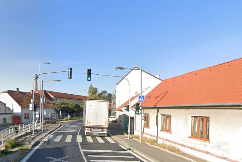 Silnice I/16 v Byšicích. Foto: Google Street View