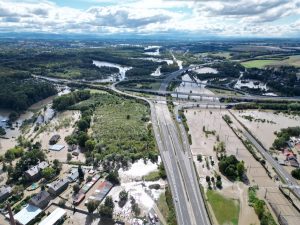 Zatopená dálnice D1 a železniční koridor u stanice Ostrava-Svinov. Foto: Martin Florek