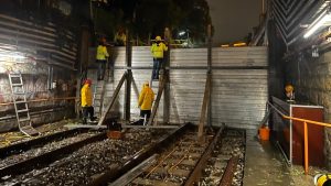 Stavba protipovodňové stěny ve vídeňském metru. Pramen: Wiener Linien