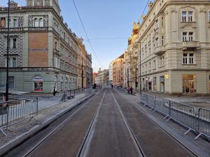 Dokončované opravy tramvajové trati v ulici Dukelských hrdinů. Foto: Zdopravy.cz / Jan Nevyhoštěný